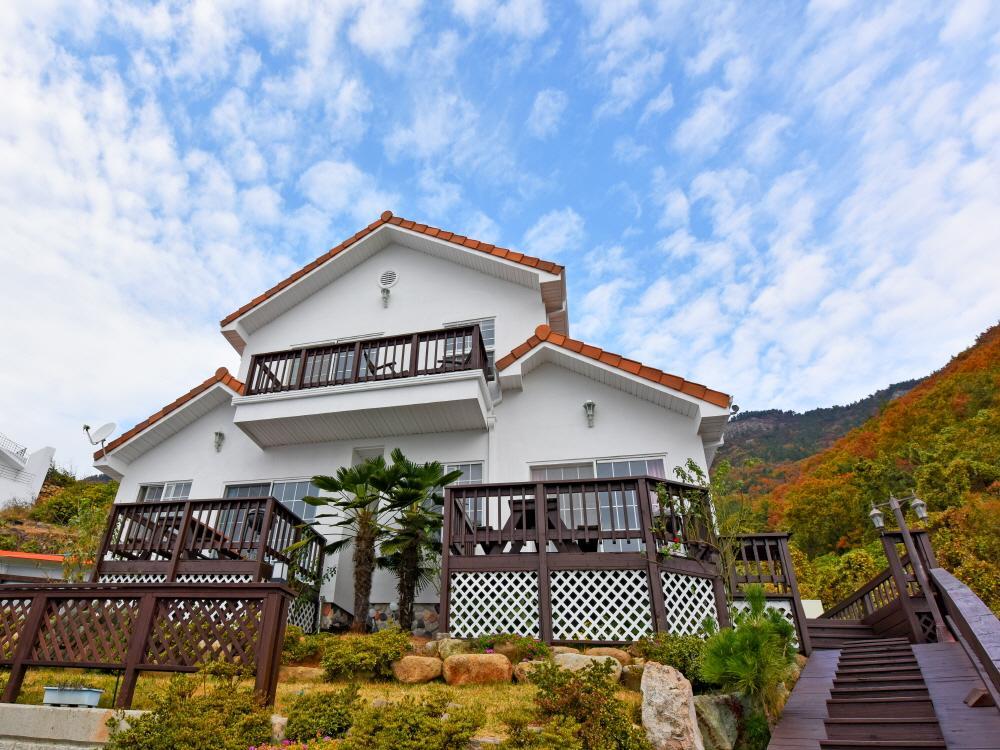 Namhae Bluemare Pension Esterno foto